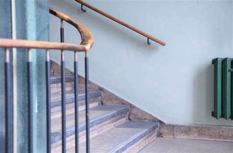 38 uniform building code stair specifications: Ideas For Stairs Handrail Height Code in 2020 | Outdoor stair railing, Interior stair railing ...