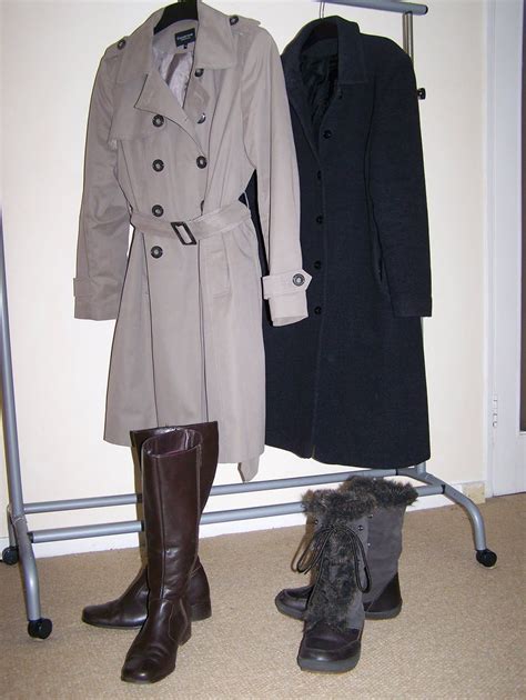 Chic and Minimalist Wardrobe | Minimalist wardrobe, Simple ...