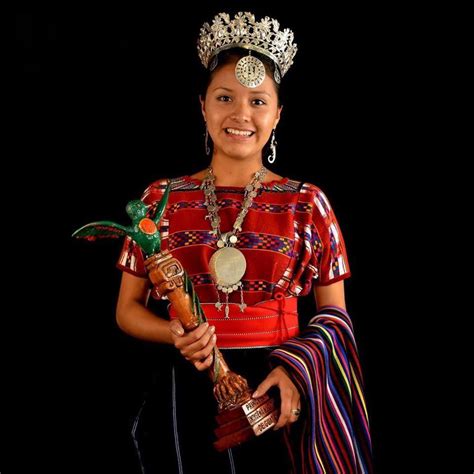 Reina indígena Guatemalteca Guatemalan women Traditional outfits Fashion