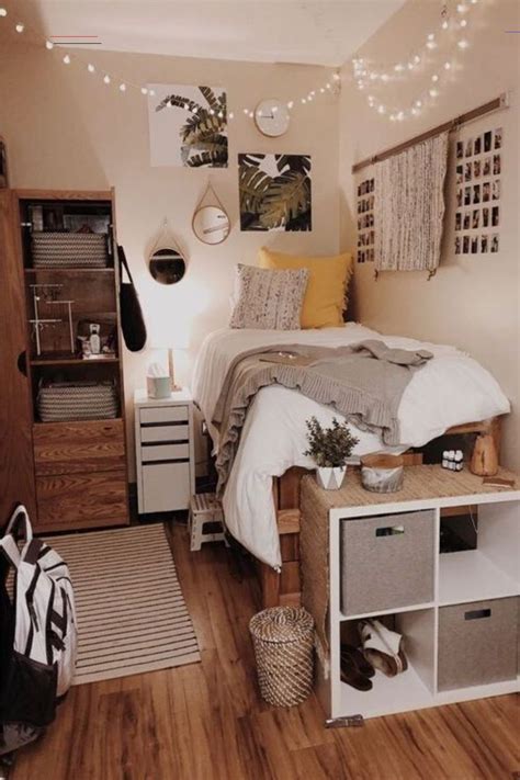 Pin By Emily Bowdoin On Bedroom Ideas In 2020 Cool Dorm Rooms