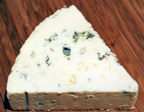 From Mild To Strong How To Select The Best Blue Cheese Delishably