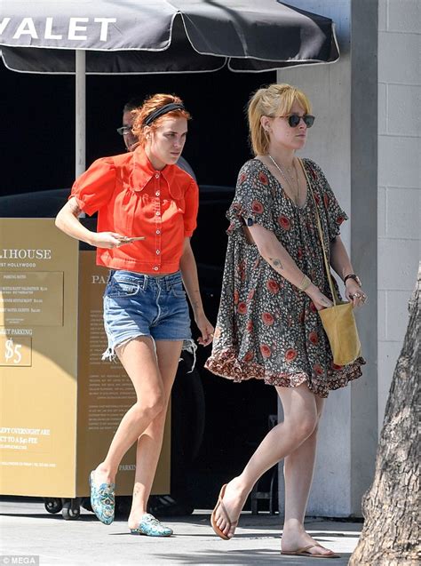 tallulah willis flashes her tummy while grabbing lunch with sister rumer in los angeles daily