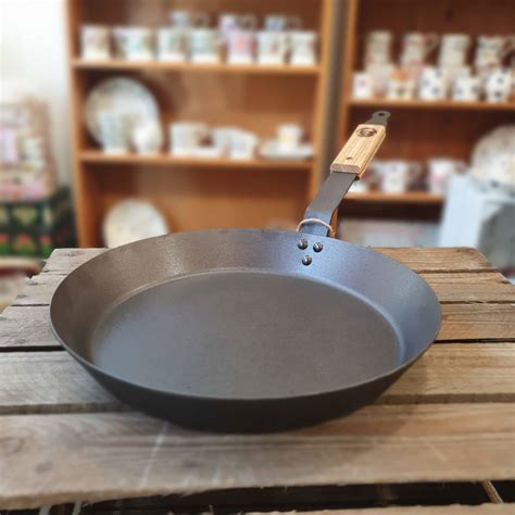 Netherton Foundry Cast Iron Frying Pans Cooking Kneads