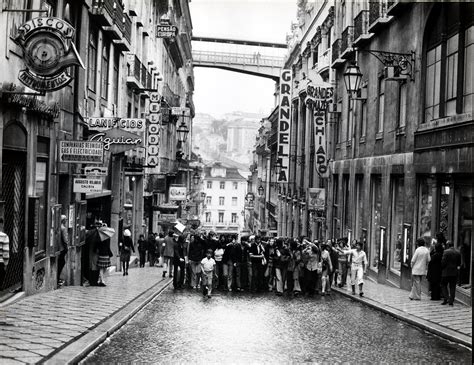 Vídeo de resumo dos acontecimentos mais marcantes no decorrer da revolução do 25 de abril de 1974. Lisboa de Antigamente: Revolução dos Cravos, 25 de Abril ...
