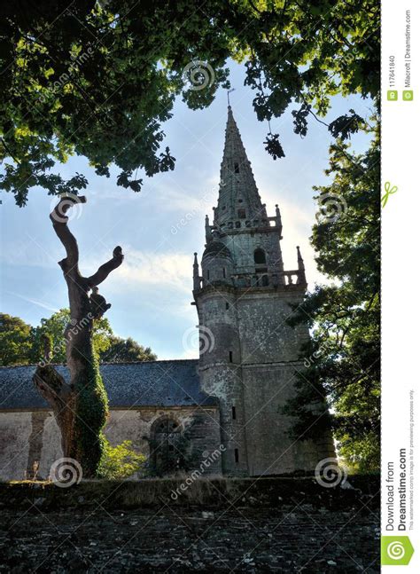 Vous trouverez dans le village : Mur De Bretagne Is A Little Village In The North Of France ...