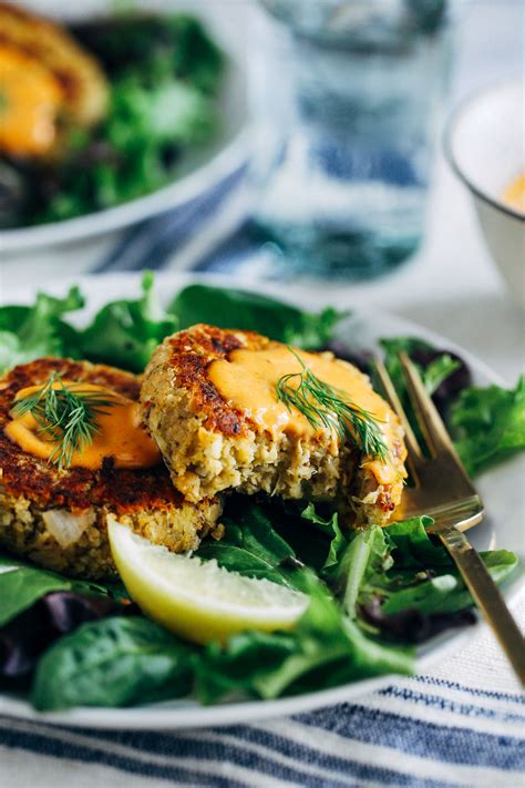 Place on a tray and chill in the fridge for about 20 minutes before cooking. Vegan Crab Cakes with Sriracha Remoulade - Making Thyme ...