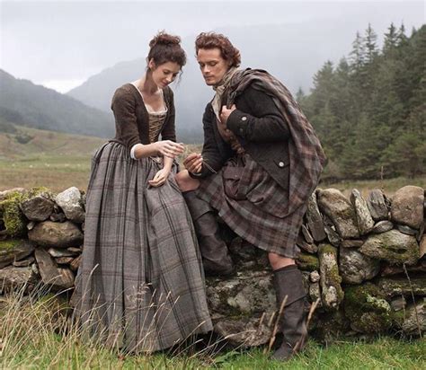 First Official Photo Of Jamie And Claire Together In Outlander