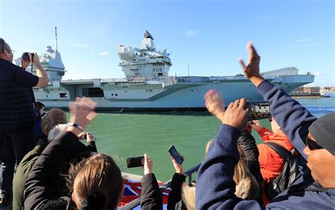 Capable of carrying 60 aircraft including fixed wing, rotary wing and autonomous vehicles, she is named in honour of the first hms queen elizabeth. Royal Navy's HMS Queen Elizabeth returns to Portsmouth ...