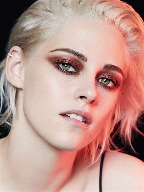 Kristen Stewarts Smoky Black Eye Makeup Is Reserved For Divas Only