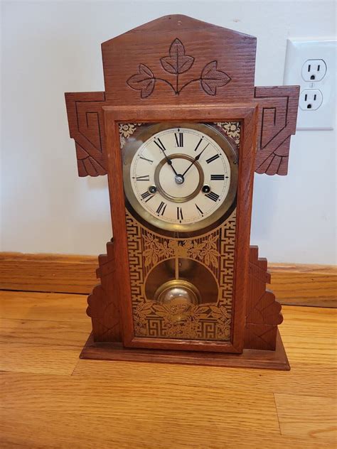 Vinrage Antique Oak Gingerbread Mantle Clock Key Wind Pendulum Working