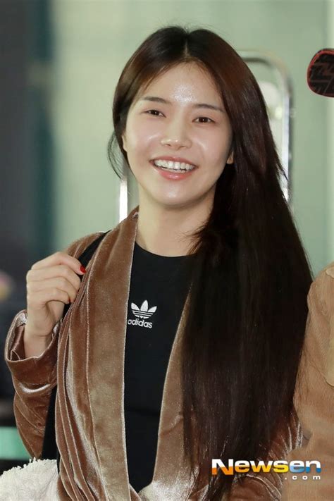 12 female kpop idols who showed off their bareface confidently no