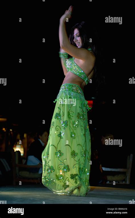 Belly Dancer Dubai Hi Res Stock Photography And Images Alamy