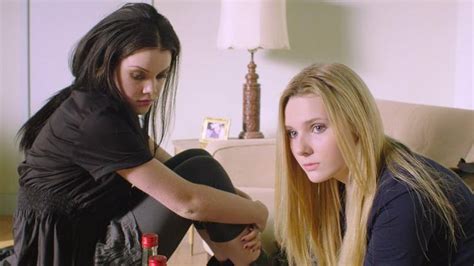 videobuster zeigt bathtub murder girls in perfect sisters deutscher hd trailer dvd and blu ray