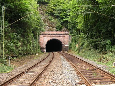 File:Main-Lahn-Bahn Eppsteiner Tunnel.jpg - Wikimedia Commons