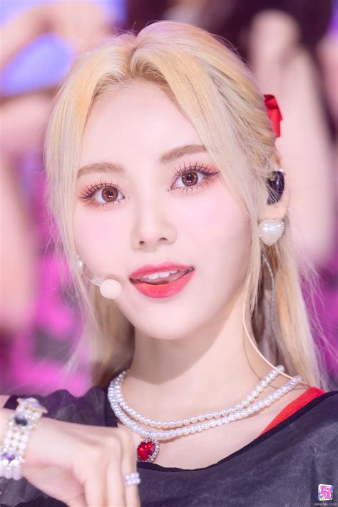 220626 Loona Jinsoul Flip That At Inkigayo Kpopping