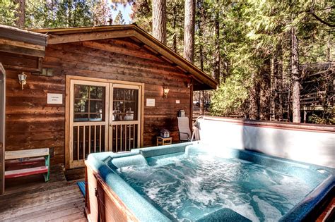 Redwoods In Yosemite 41a Cedar Chalet Cabins Wawona United