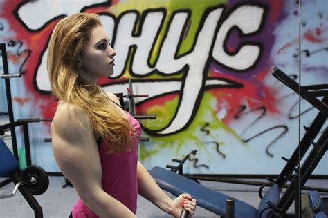 Julia Vins La Bodybuilder Russa Di 18 Anni Col Viso Da Bambola Foto Ladyblitz