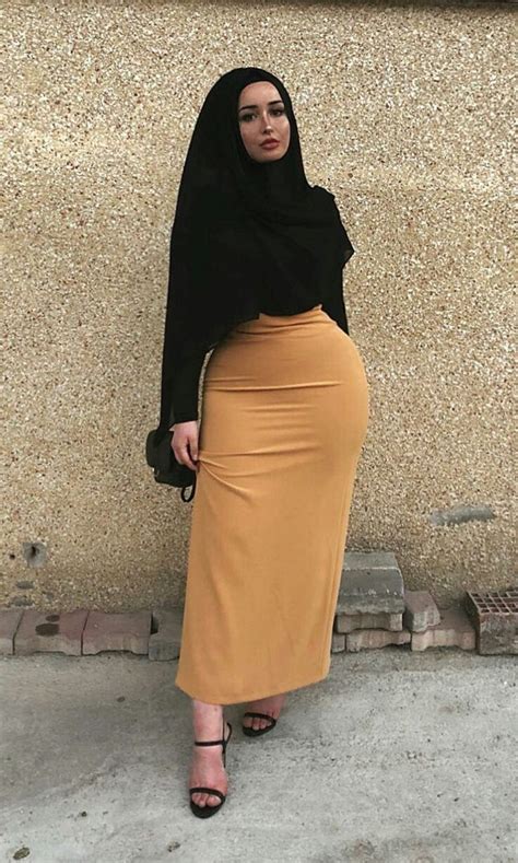 成熟した曲線のアラビアの女性 ポルノ写真