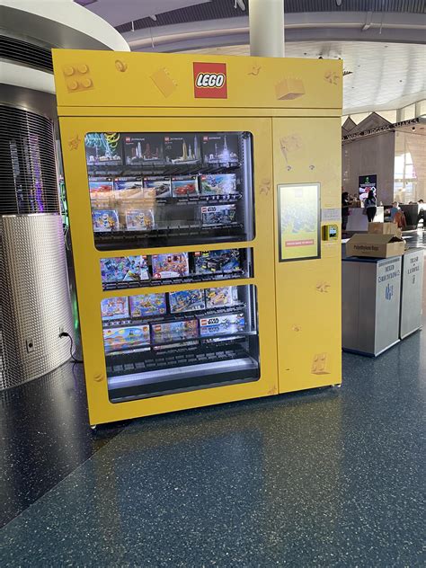 They both have unlimited creativity and bloc. Crazy Vending Machine at the Las Vegas Airport : lego