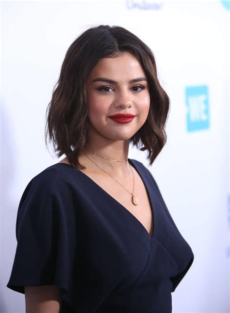 Selena Gomez Debuts Platinum Blonde Hair See The Pic Artofit