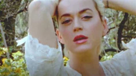 Pregnant Katy Perry Goes Completely Nude In Moving Daisies Music Video