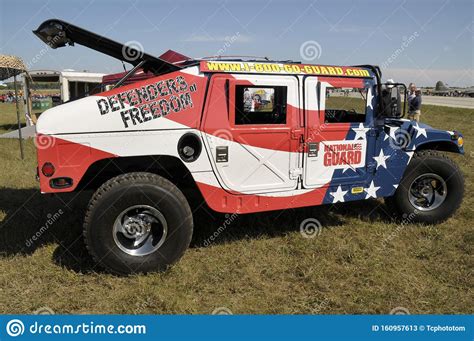 Bagi pns yang membolos akan dikenakan sanksi pemotongan tunjangan kinerja daerah. Maryland National Guard Red White And Blue Humvee Fotografia Stock Editoriale - Immagine di ...