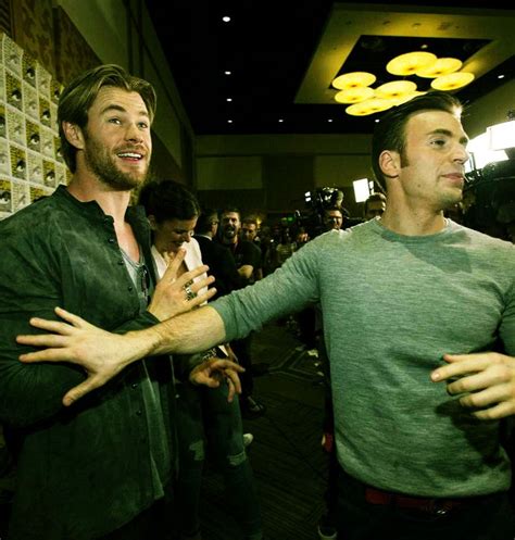 Chris Evans And Chris Hemsworth Sdcc 14 Hes Like Hold On Bro I