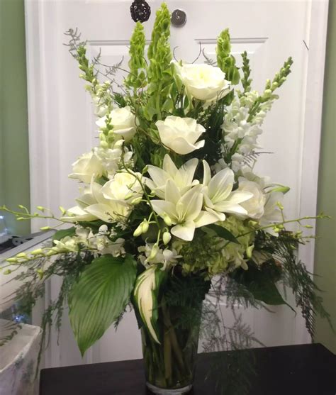 White Elegance In Peabody Ma Marias Flowers And Ts