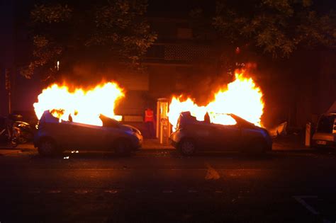Rennes : voitures brûlées et pompiers caillassés pour Halloween | CNEWS