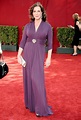 Elizabeth Perkins | 2009 Primetime Emmy Awards Trend: Purple Majesty ...
