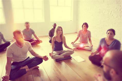 Los Beneficios De Meditar En Grupo 6 Razones Para Empezar Yoga Y