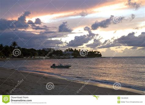 Maybe you would like to learn more about one of these? Het Strand Puerto Rico Van Dorado Stock Afbeelding ...