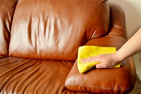 9 Techniques pour nettoyer un canapé en cuir MeublesPlus