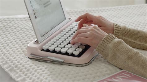 Penna A Vintage Typewriter Inspired Bluetooth Keyboard