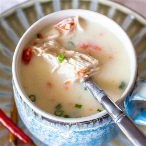 It's kind of like a creamy chicken gravy while not as completely footloose and fancy free as a can of campbell's, it's super easy and actually tastes good rather than some kind of pasty filler. Chicken Soup With Sour Cream And Garlic