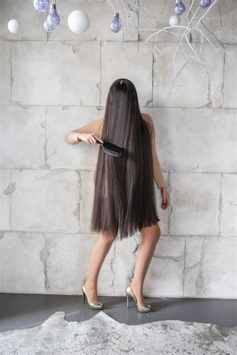 PHOTO SET Mila S Long Hair Brushing Photoshoot In 2020 Long Hair