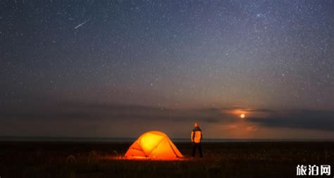 英仙座流星雨 （perseids）是以 英仙座 γ星附近为 辐射点 出现的 流星雨 ，也称 英仙座γ流星雨 。 每年在7月20日至8月20日前后出现，于8月13日达到高潮。 与 象限仪座流星雨 、 双子座流星雨 并称为 年度三大流星雨 。 英仙座流星雨2019时间+广东最佳观赏地点_旅泊网