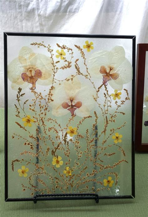 Choose to add flowers, pampas grass, candles, seashells, or other decorations to stylize the vase centerpiece as you see fit. Pin on Handmade Pressed Flower Art