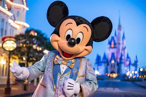 Mickey Is Back To Meeting Guests At Magic Kingdom — Orlandoparksguy