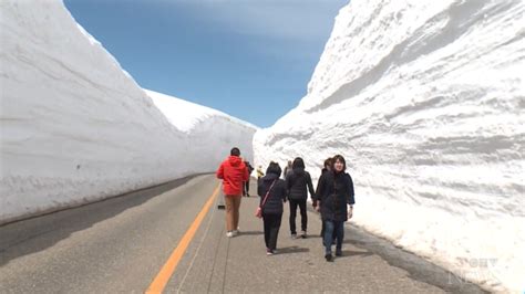 Towering 16 Metre Snow Walls Draw Tourists From Around The
