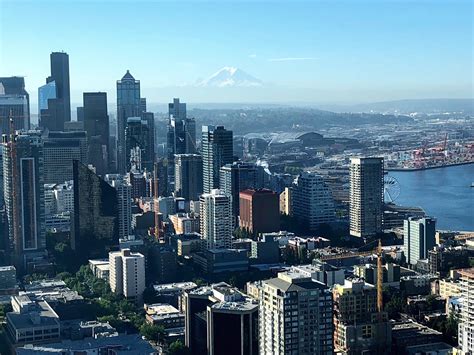 panoramic-view-of-downtown-seattle
