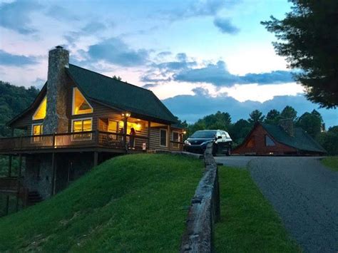 Cabins near perfect north slopes. Luxury Cabin with a easy access near Wineries/ Shopping ...