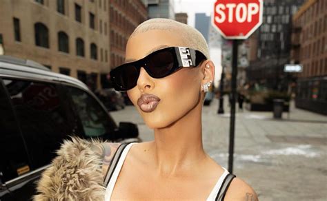 Amber Rose diz que filho de 9 anos sabe sobre conta no OnlyFans Mamãe