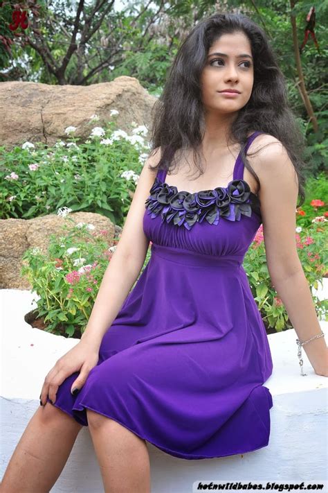 ranginduniain kashmira flaunting her curves in a violet mini cloths