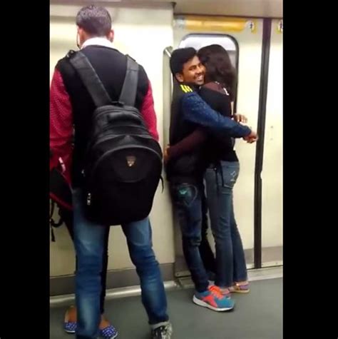 Couple Romancing In Metro कपल का रोमांस Couple Kissing In The Metro