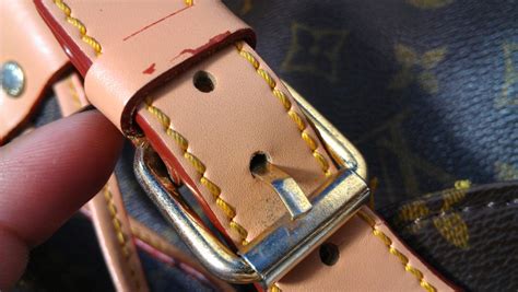 However, lv products are often targets for counterfeiting. How to spot a fake Louis Vuitton Bag?
