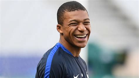 The french world cup winner, 22, joined psg in 2017 in a transfer worth £165.7m and his contract expires in june. La divertida anécdota de Kylian Mbappé y Zidane (y tres ...