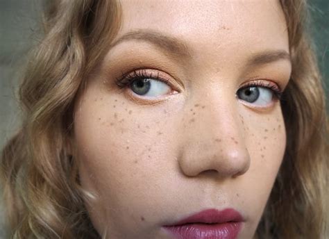 How To Fake Freckles With Makeup