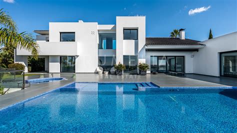 Blue Horizon Stunning Contemporary House With Panoramic Sea Views In