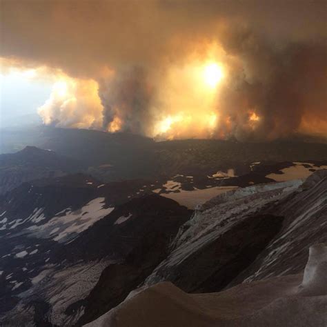 Daily Timewaster Striking Photo Of Forest Fires Taken From Mt Adams